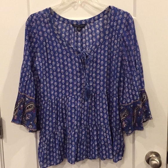 ✨ MAKE OFFER ✨
{AMERICAN EAGLE} BELL SLEEVE TOP - Picture 2 of 9